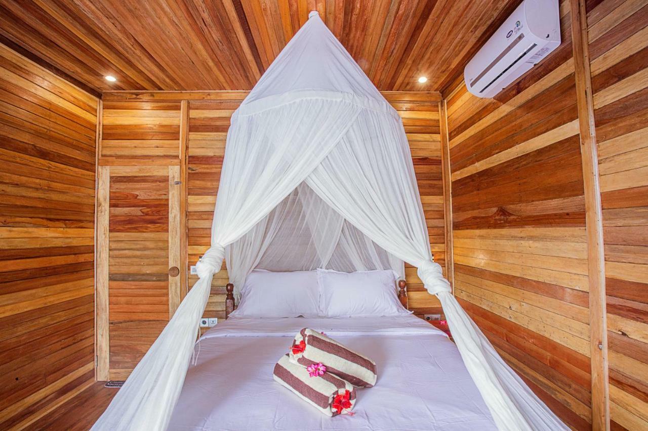 Wooden Beach Sunset Cottages Lembongan Esterno foto
