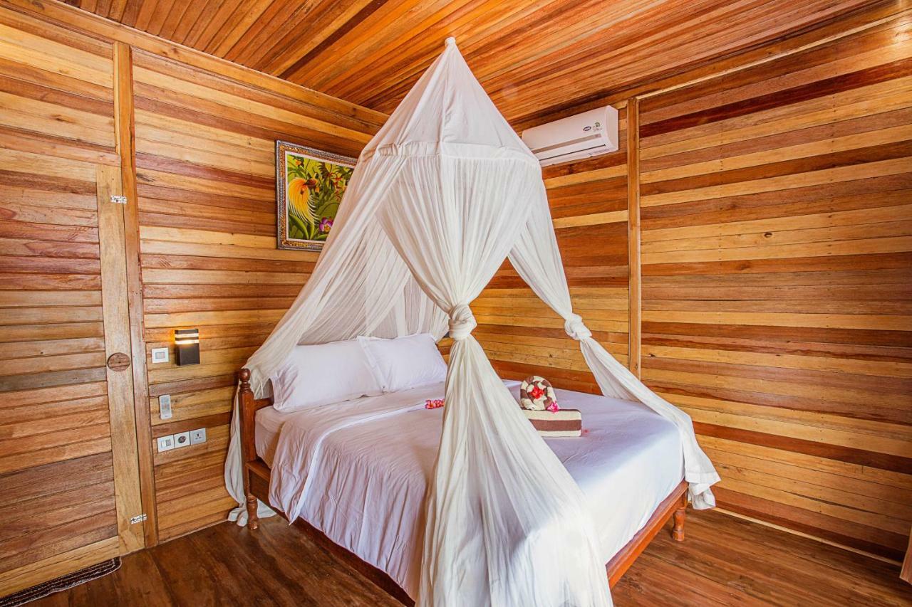 Wooden Beach Sunset Cottages Lembongan Esterno foto