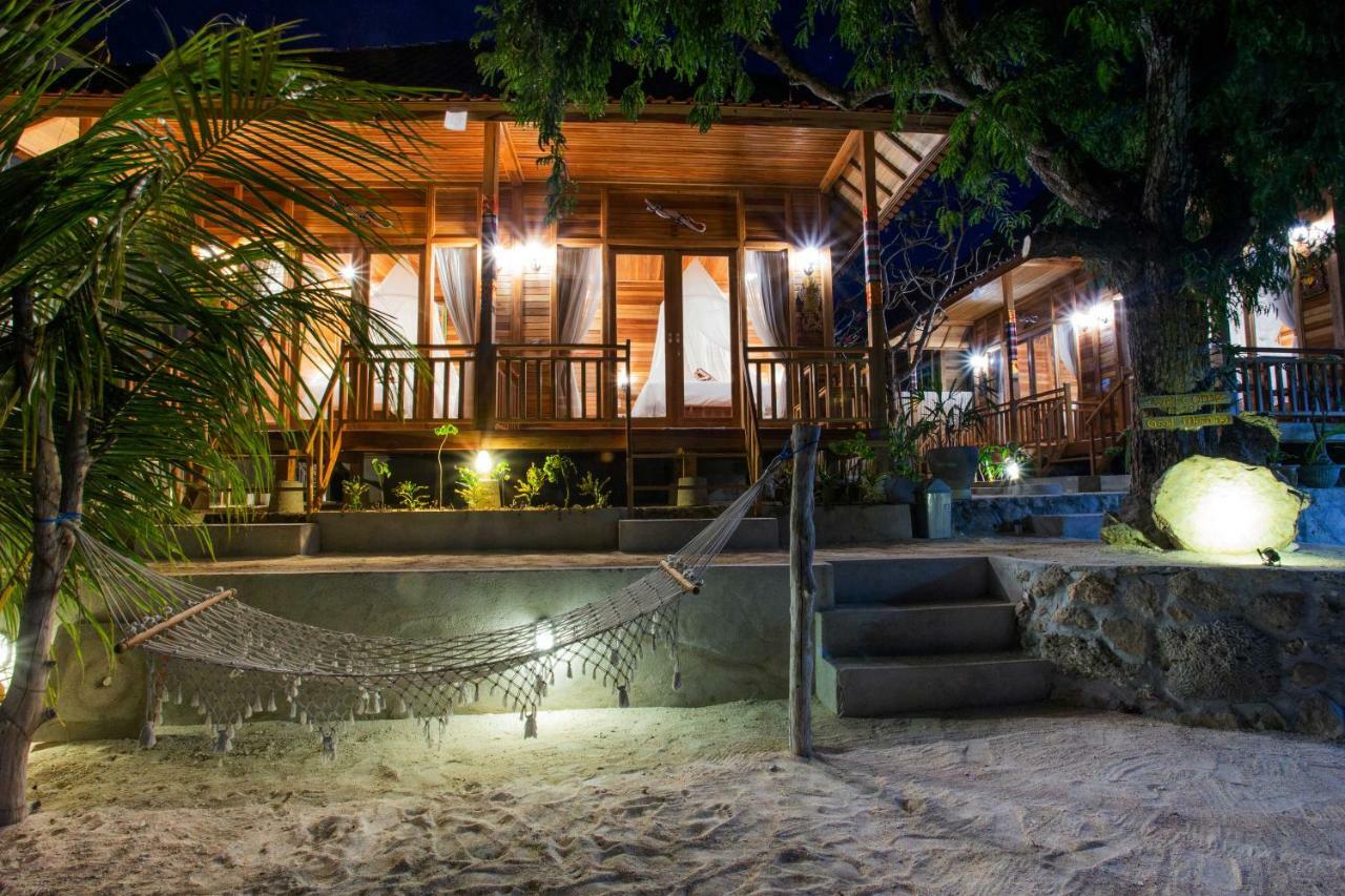 Wooden Beach Sunset Cottages Lembongan Esterno foto
